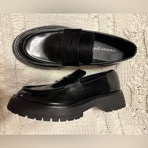 NEW Steve Madden Girl Lug Sole penny Loafers Black sz. 9.5M platform shoe marten